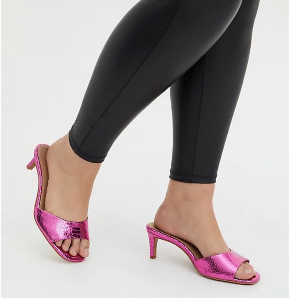 Torrid Neon Metallic Fuchsia Embossed Kitten Heels 8W